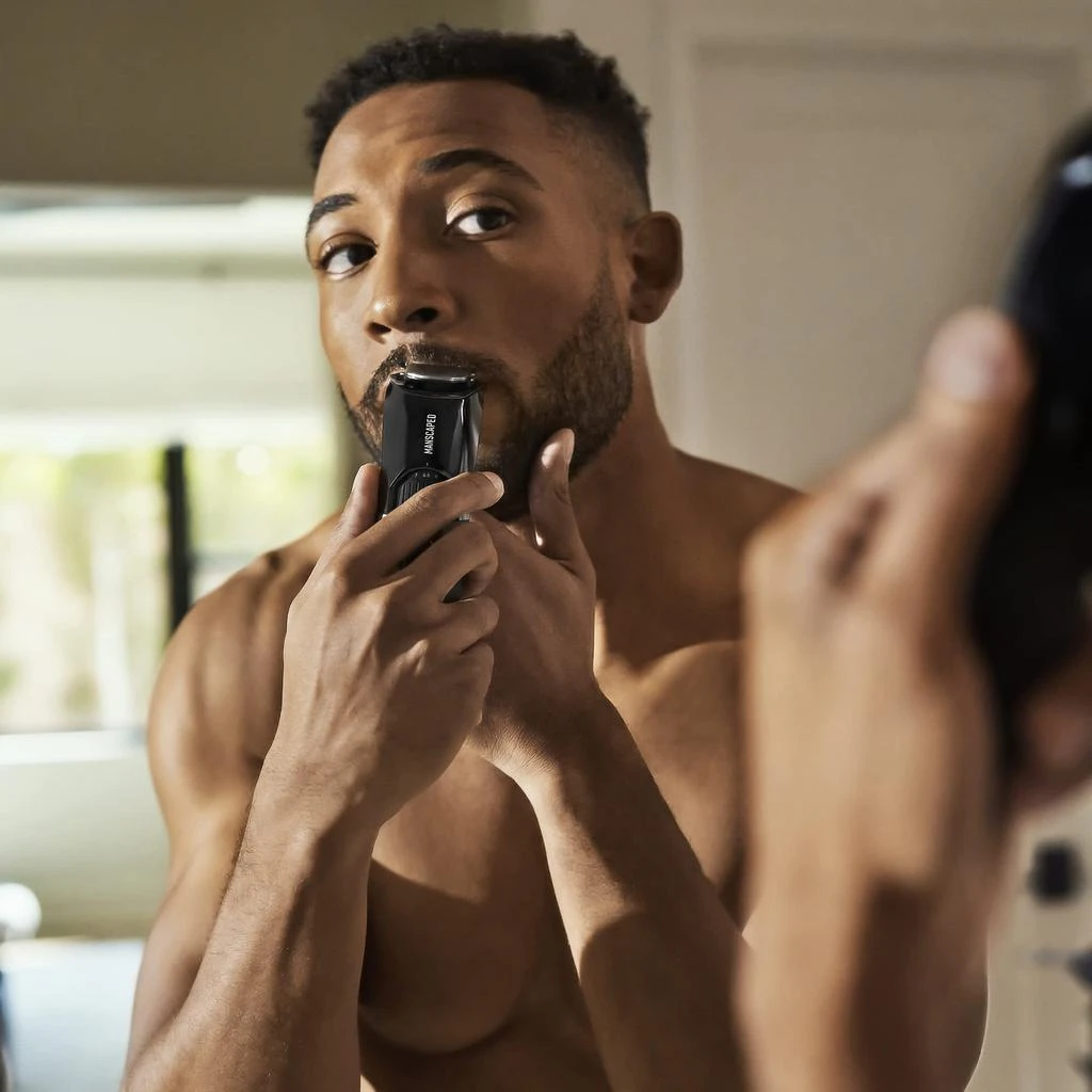 商品MANSCAPED|MANSCAPED® The Beard Hedger® Premium Men's Beard Trimmer, 20 Length Adjustable Blade Wheel, Stainless Steel T-Blade for Precision Facial Hair Trimming, Cordless Waterproof Wet/Dry Clipper,价格¥836,第3张图片详细描述