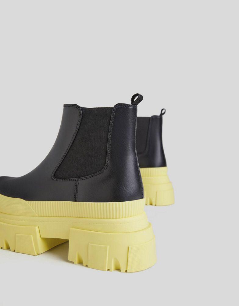 商品Bershka|Bershka chunky flat chelsea boot with contrast yellow sole in black,价格¥214,第4张图片详细描述
