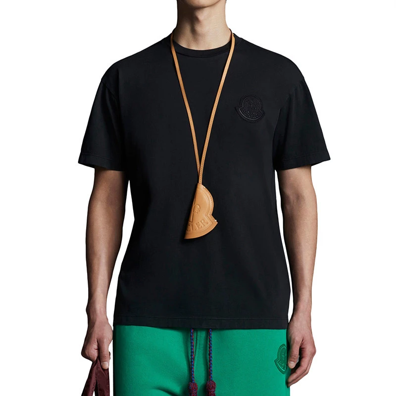 商品Moncler|【预售3-7天】Moncler/蒙克莱 22年早春新款 1952系列 男士黑色有机纯棉标志贴片短袖T恤H10928C00011809KL999,价格¥21649,第4张图片详细描述