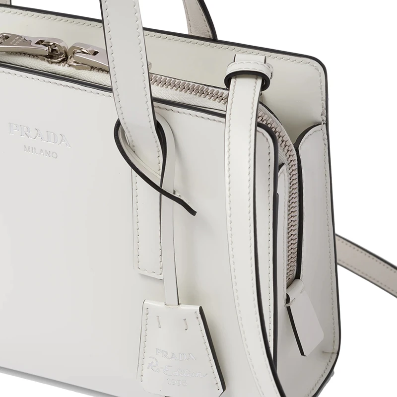 PRADA/普拉达 22新款Re-Edition 1995系列 女士迷你款白色皮革热印徽标配拉链式隔层单肩斜挎手提包 商品