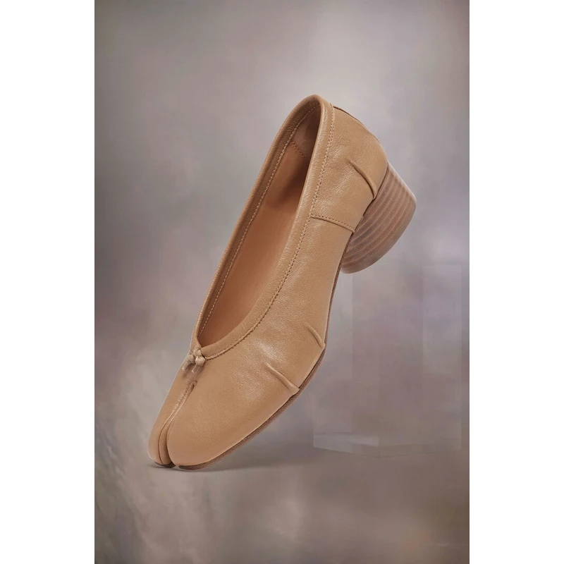 商品MAISON MARGIELA|Maison Margiela 女士棕色羊皮平跟鞋,价格¥8059,第4张图片详细描述