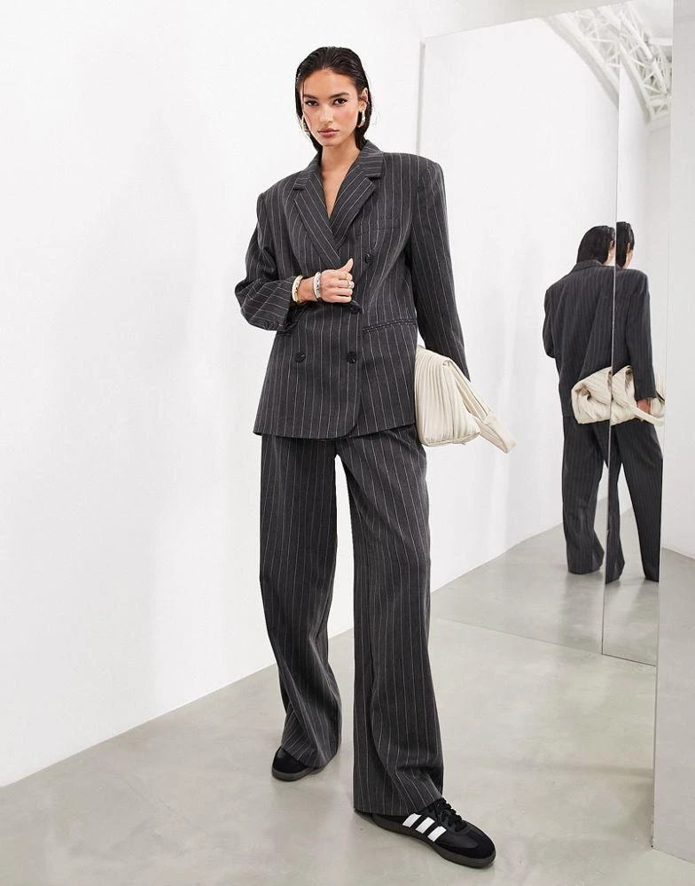 商品ASOS|ASOS EDITION pleat front wide leg trouser in charcoal pinstripe,价格¥405,第4张图片详细描述