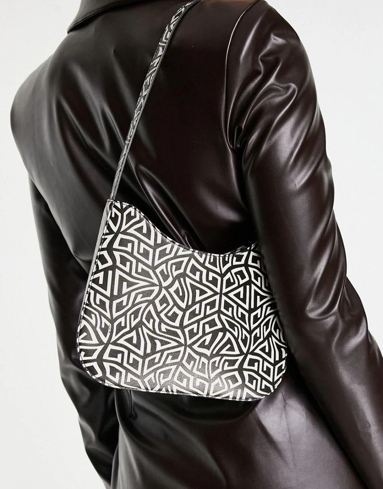 商品ASOS|ASOS DESIGN curved shoulder bag with chain link strap in monogram,价格¥99,第2张图片详细描述