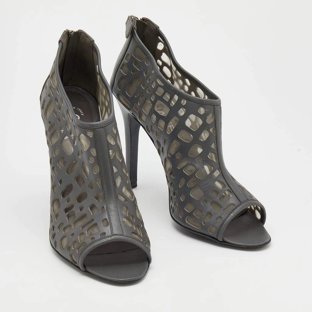 商品[二手商品] Chanel|Chanel Grey Laser Cut Leather and Mesh Booties Size 39.5,价格¥1284,第4张图片详细描述