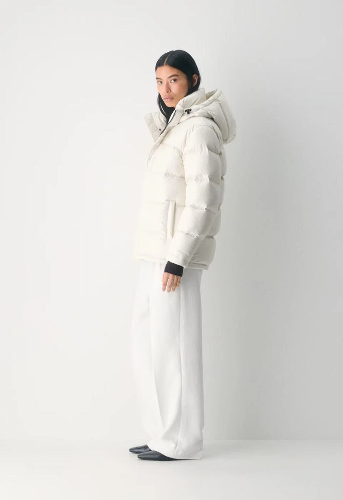 商品Aritzia|Aritzia Super Puff女士鹅绒羽绒服泡芙5格,价格¥2042,第3张图片详细描述