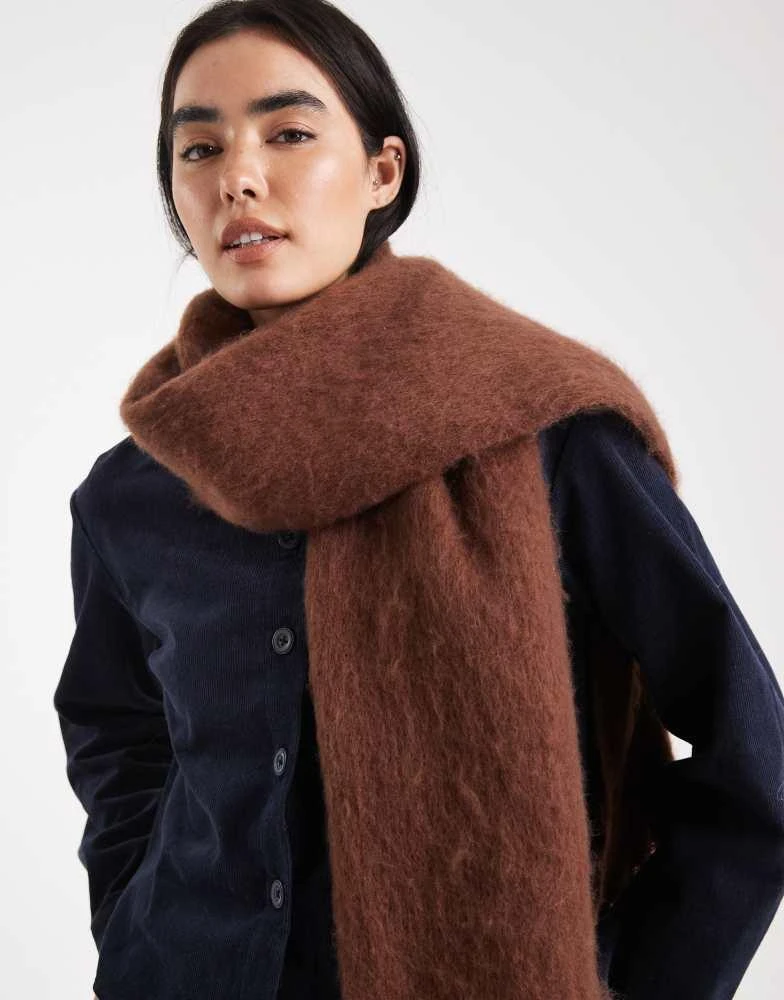 商品Threadbare|Threadbare chunky blanket scarf in chocolate brown,价格¥141,第2张图片详细描述