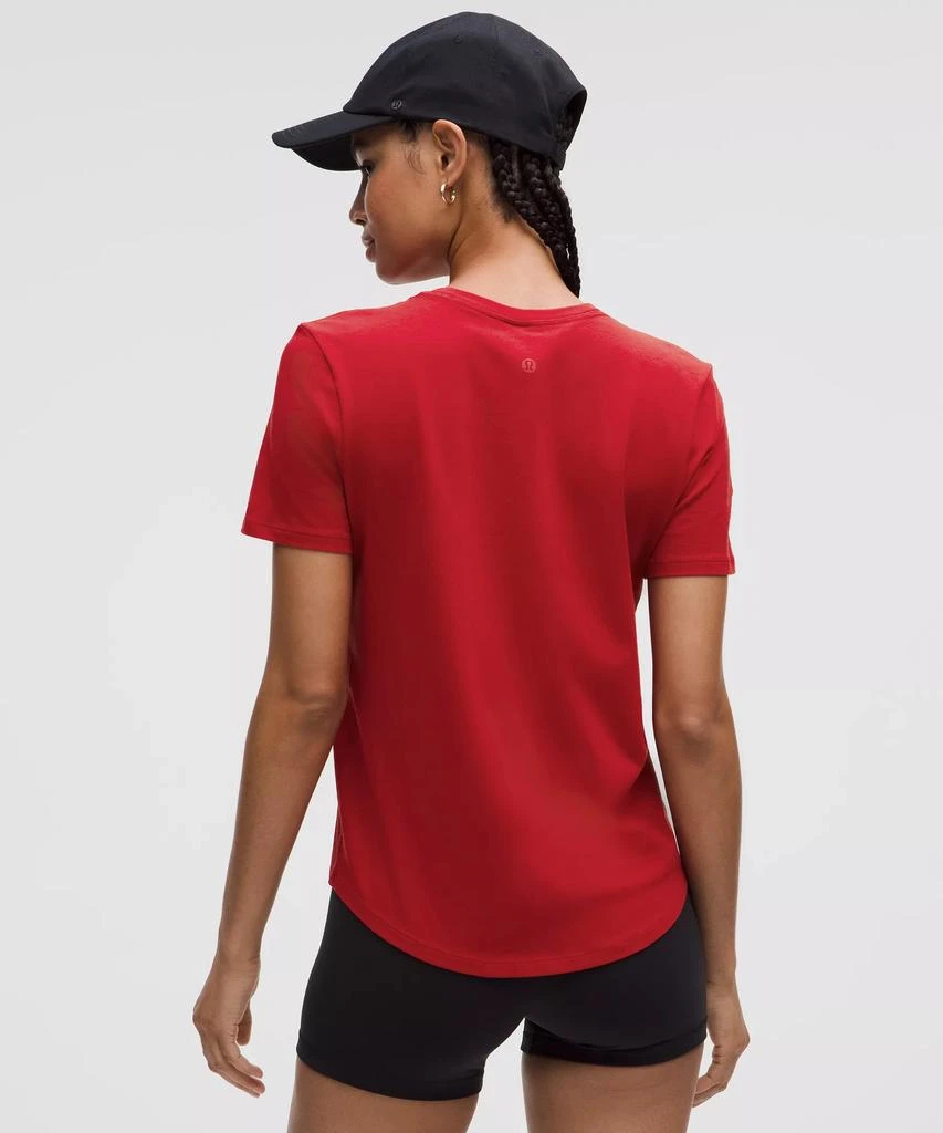 Love Curved-Hem Crewneck T-Shirt 商品