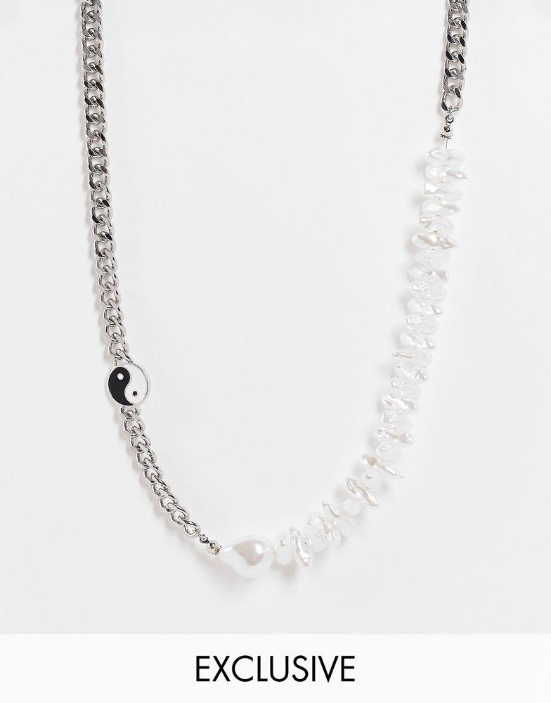商品Reclaimed Vintage|Reclaimed Vintage inspired unisex necklace with pearl chippings and yin yang charm in silver,价格¥72,第1张图片