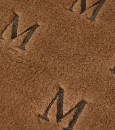 商品Max Mara|Monogrammed teddy cushion,价格¥1681,第5张图片详细描述