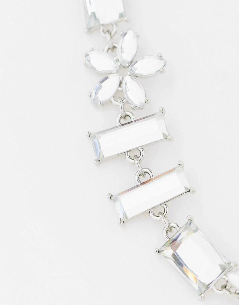 商品ASOS|ASOS DESIGN short necklace in crystals and crystal flowers in silver tone,价格¥91,第2张图片详细描述