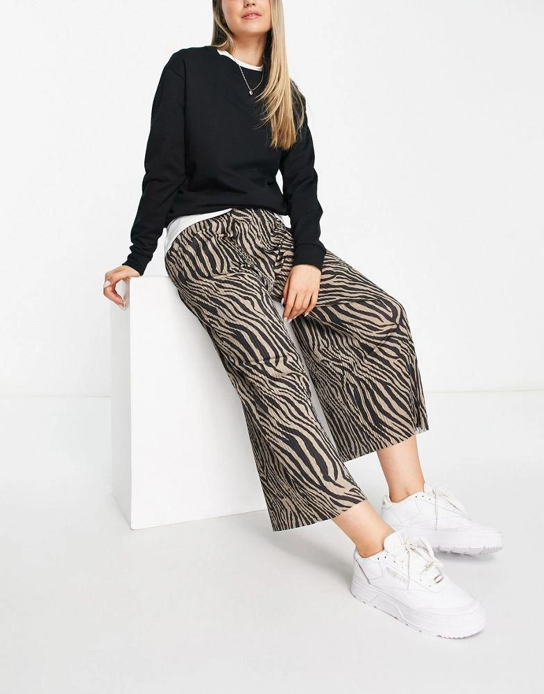 商品ASOS|ASOS DESIGN plisse wide leg trouser culottes in animal,价格¥191,第3张图片详细描述
