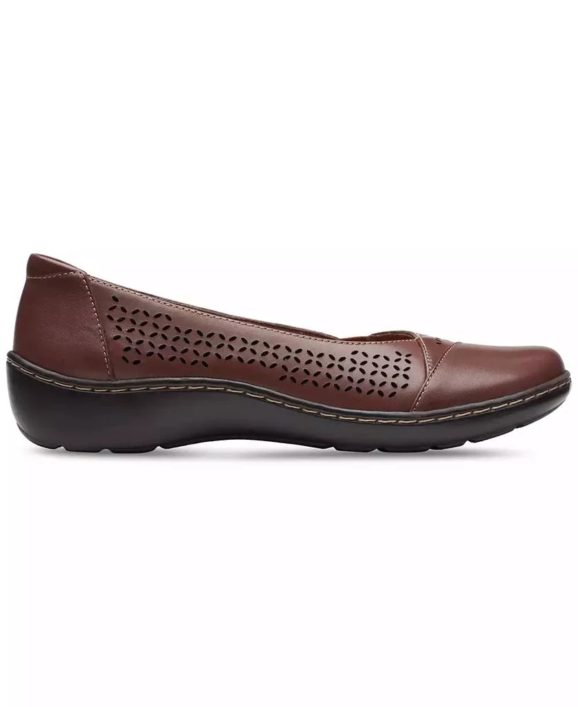 商品Clarks|Women's Cora Iris Slip-On Flats,价格¥680,第2张图片详细描述