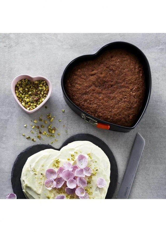 商品Le Creuset|Toughened non-stick heart springform round cake tin 25cm,价格¥340,第3张图片详细描述