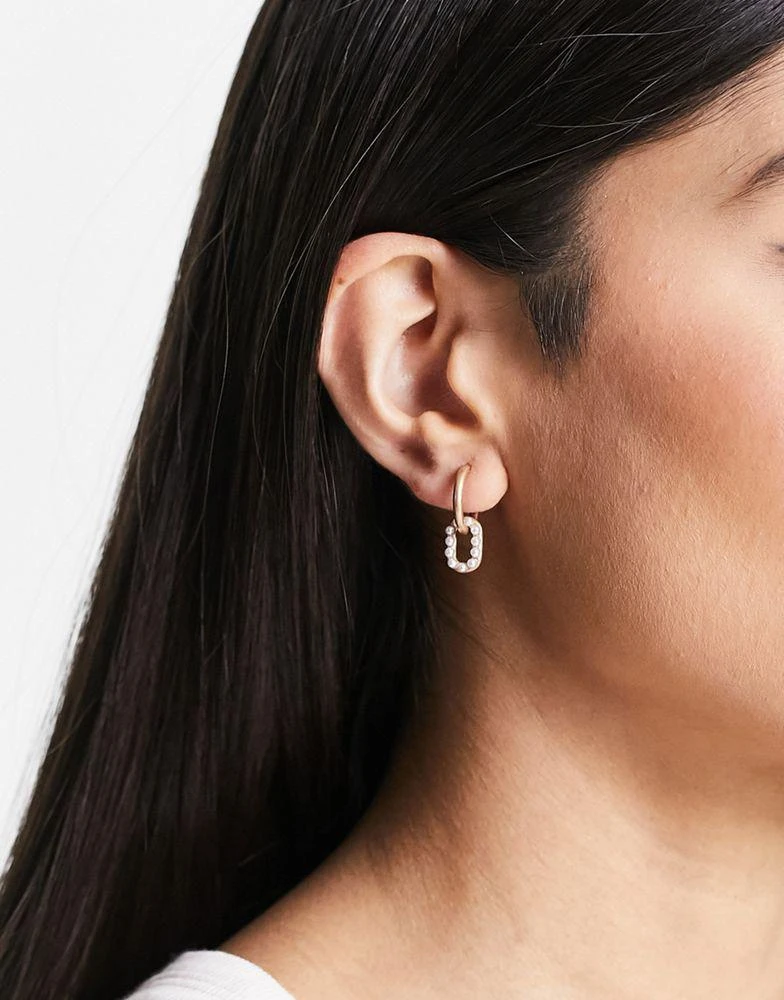 商品ALL SAINTS|AllSaints faux pearl hoop drop earrings in gold,价格¥316,第2张图片详细描述