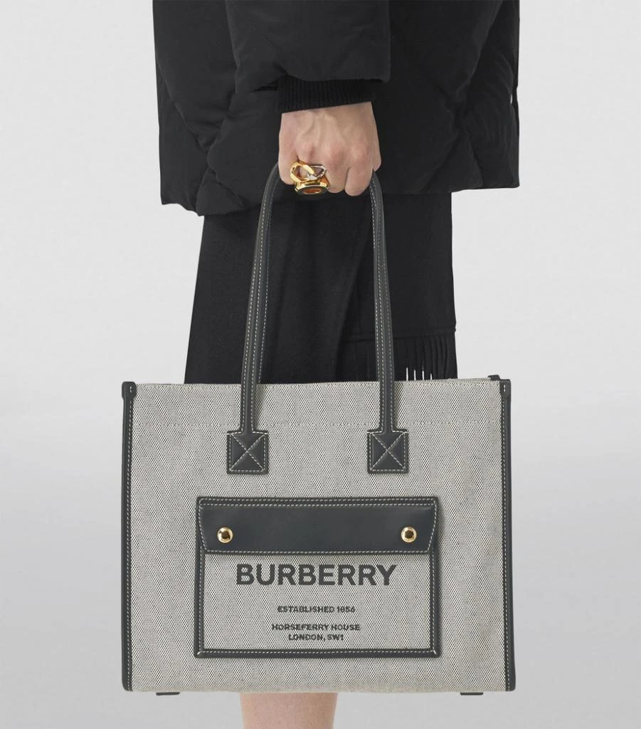 商品Burberry|Small Canvas Freya Tote Bag,价格¥9883,第5张图片详细描述