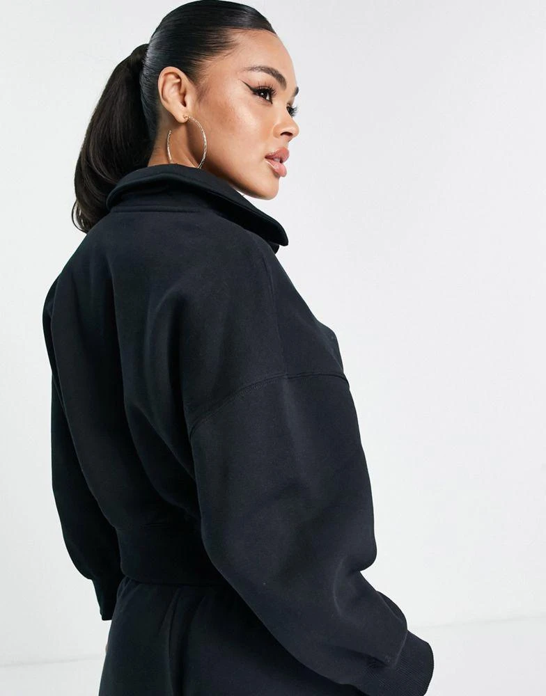商品NIKE|Nike mini swoosh cropped polo sweatshirt in black and sail,价格¥346,第2张图片详细描述