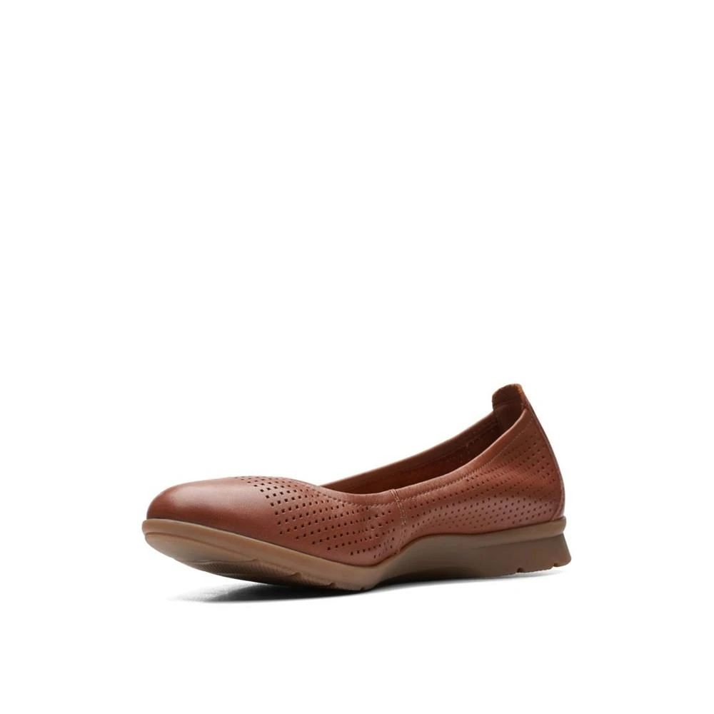 商品Clarks|Women's Collection Jenette Ease Perforated Flats,价格¥402,第2张图片详细描述