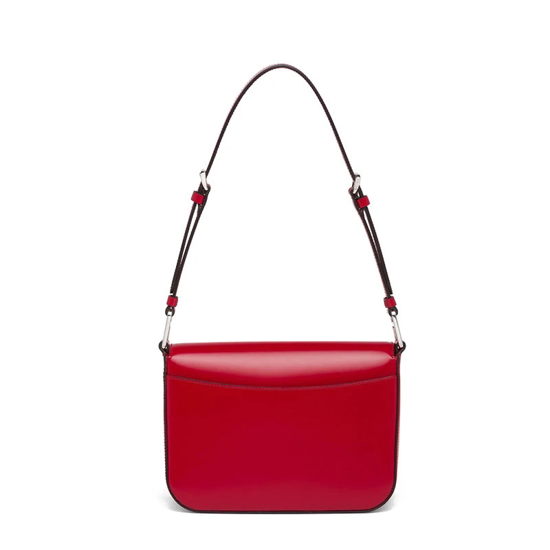 商品Prada|【预售3-7天】普拉达 21年秋冬 女士猩红色磨砂皮革可调式皮革提手磁扣式翻盖开合斜跨手提单肩包1BD308_ZO6_F02SB_V_HOO,价格¥22136,第4张图片详细描述