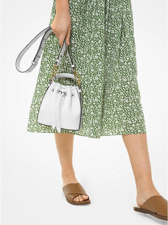 商品Michael Kors|Monogramme Small Leather Bucket Bag,价格¥3242,第4张图片详细描述