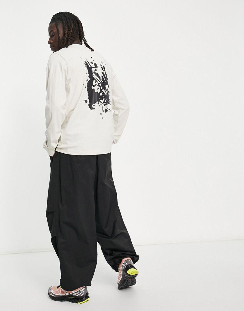 Jack Wolfskin Weinmeister long sleeve t-shirt with back print in off-white商品第4张图片规格展示