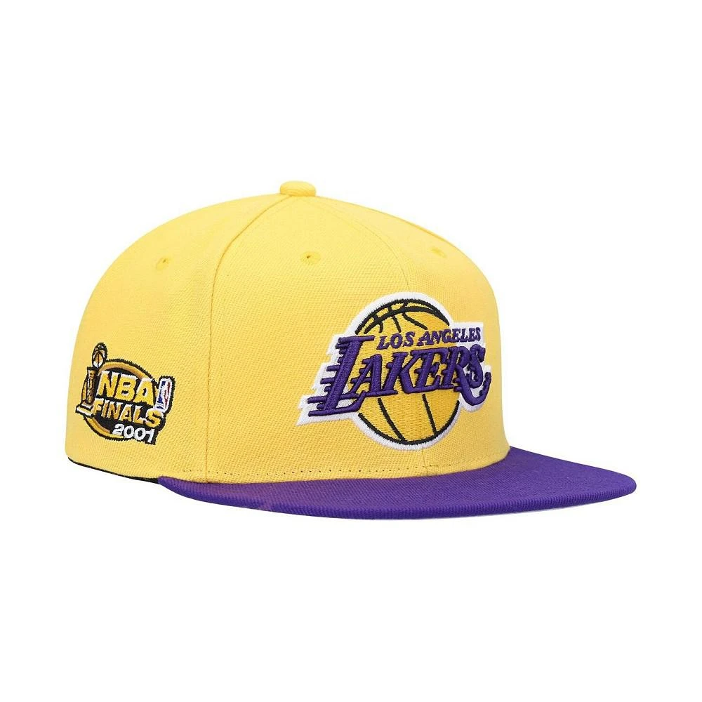 商品Mitchell and Ness|Men's Gold and Purple Los Angeles Lakers Hardwood Classics 2001 NBA Finals Patch Snapback Hat,价格¥255,第2张图片详细描述