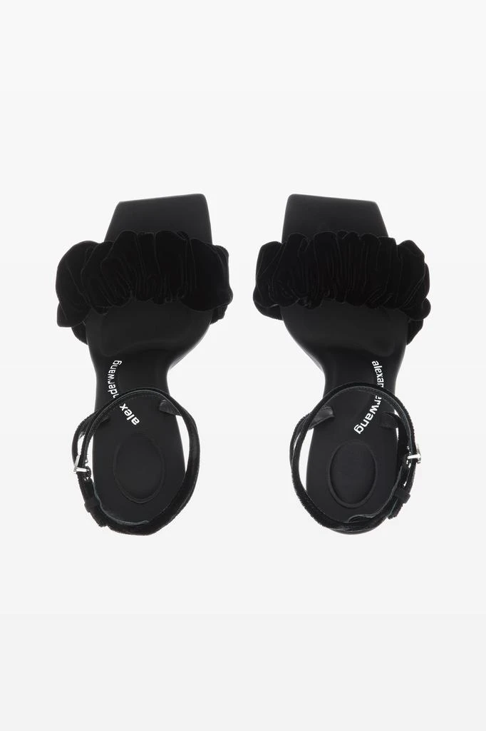 JULIE SCRUNCHIE SANDAL IN VELVET 商品