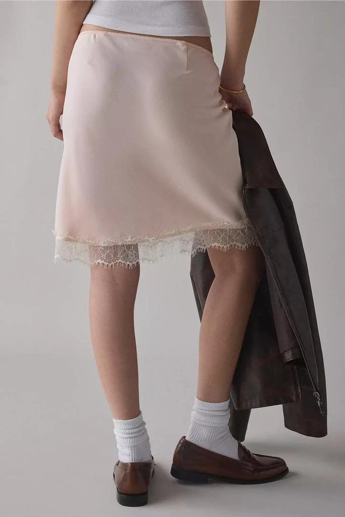 商品Kimchi Blue|Kimchi Blue Addy Lace Trim Satin Slip Midi Skirt,价格¥75,第3张图片详细描述