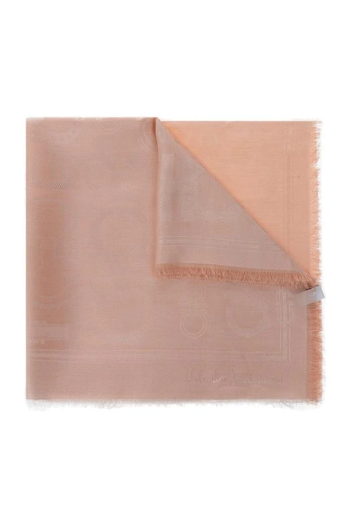 商品Salvatore Ferragamo|Salvatore Ferragamo Gancini-Printed Fringed Edge Scarf,价格¥2154,第1张图片