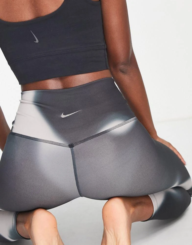 商品NIKE|Nike Yoga Dri-FIT high rise 7/8 leggings in patterned black,价格¥436,第2张图片详细描述