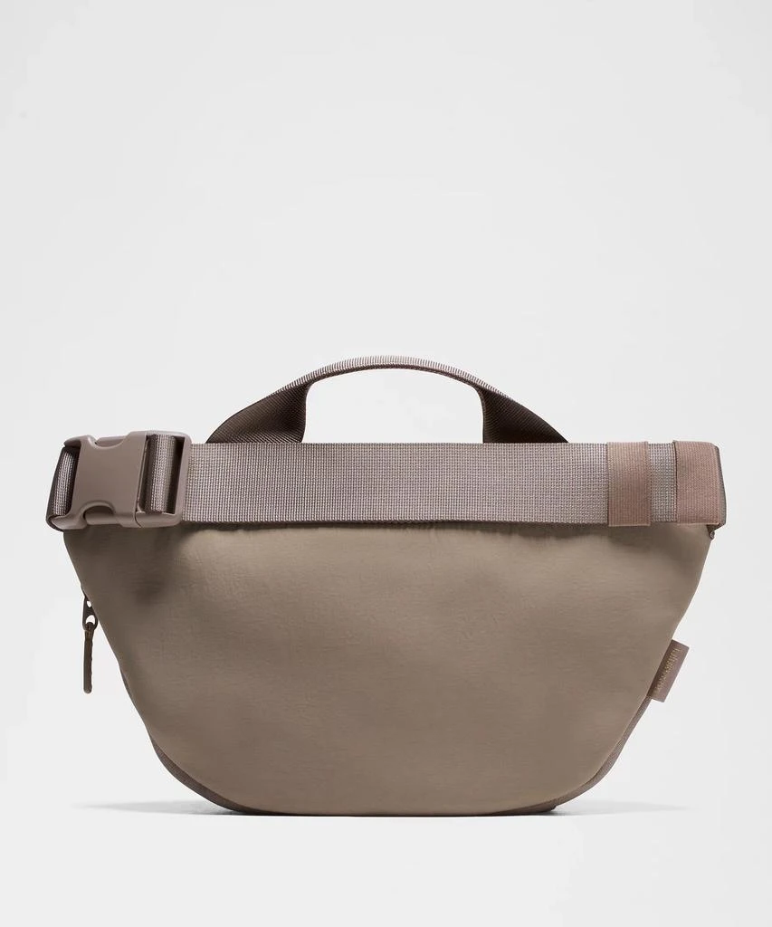 Curved Crossbody Bag 3L 商品