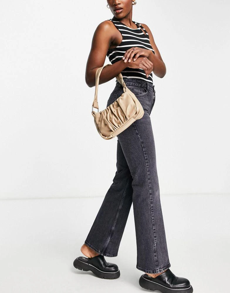 商品ASOS|ASOS DESIGN ruched 70s shoulder bag with hardware strap in beige,价格¥83,第4张图片详细描述
