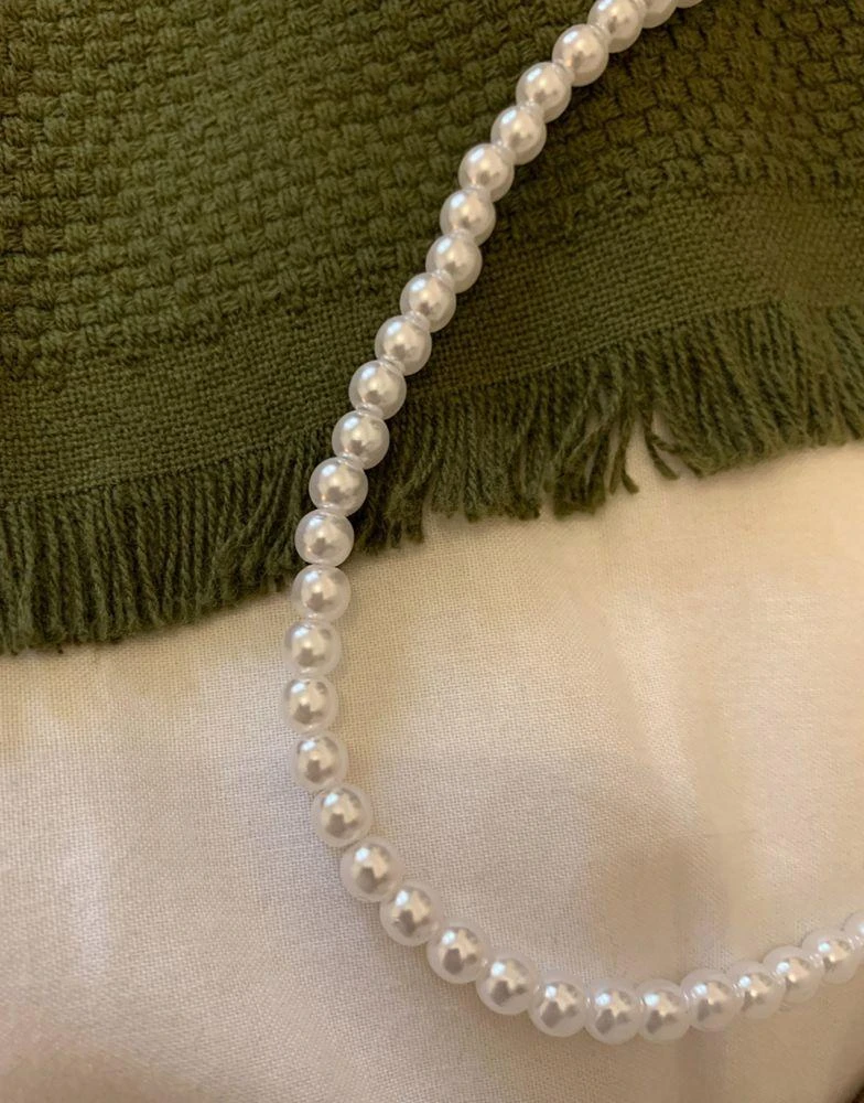 商品ASOS|ASOS DESIGN short 6mm glass faux pearl necklace in white,价格¥94,第3张图片详细描述