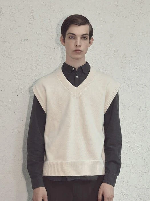 商品KNITLY|Oversized V-Neck Vest,价格¥590,第3张图片详细描述