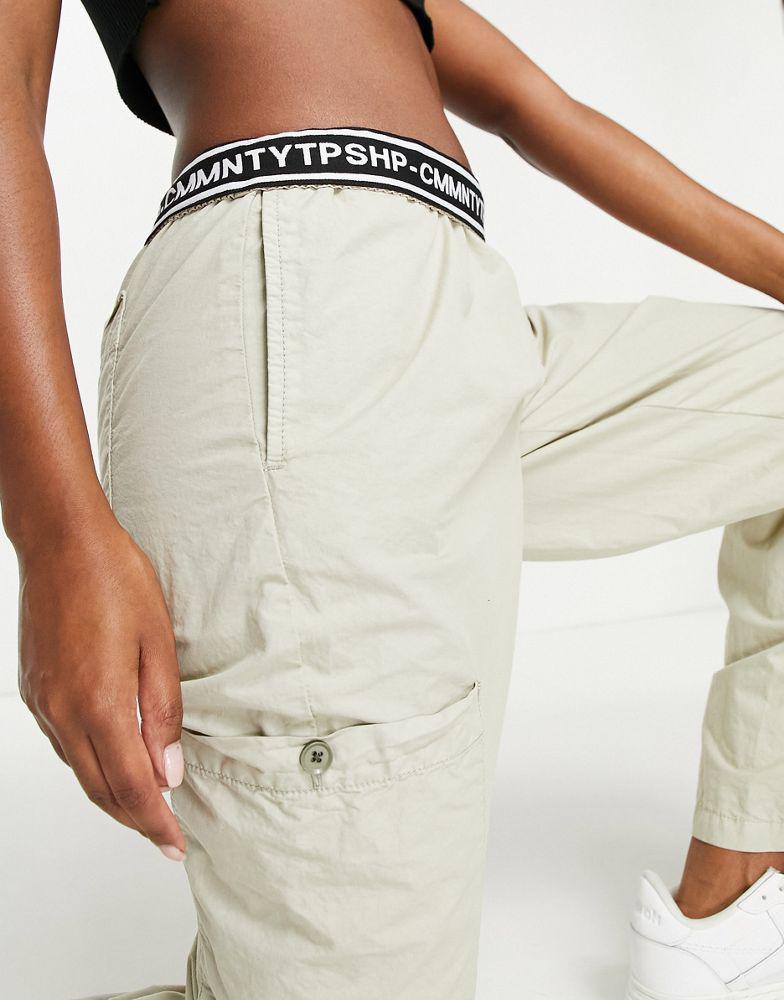 商品Topshop|Topshop low rise casual cargo trouser with internal waistband branding in sage,价格¥395,第5张图片详细描述