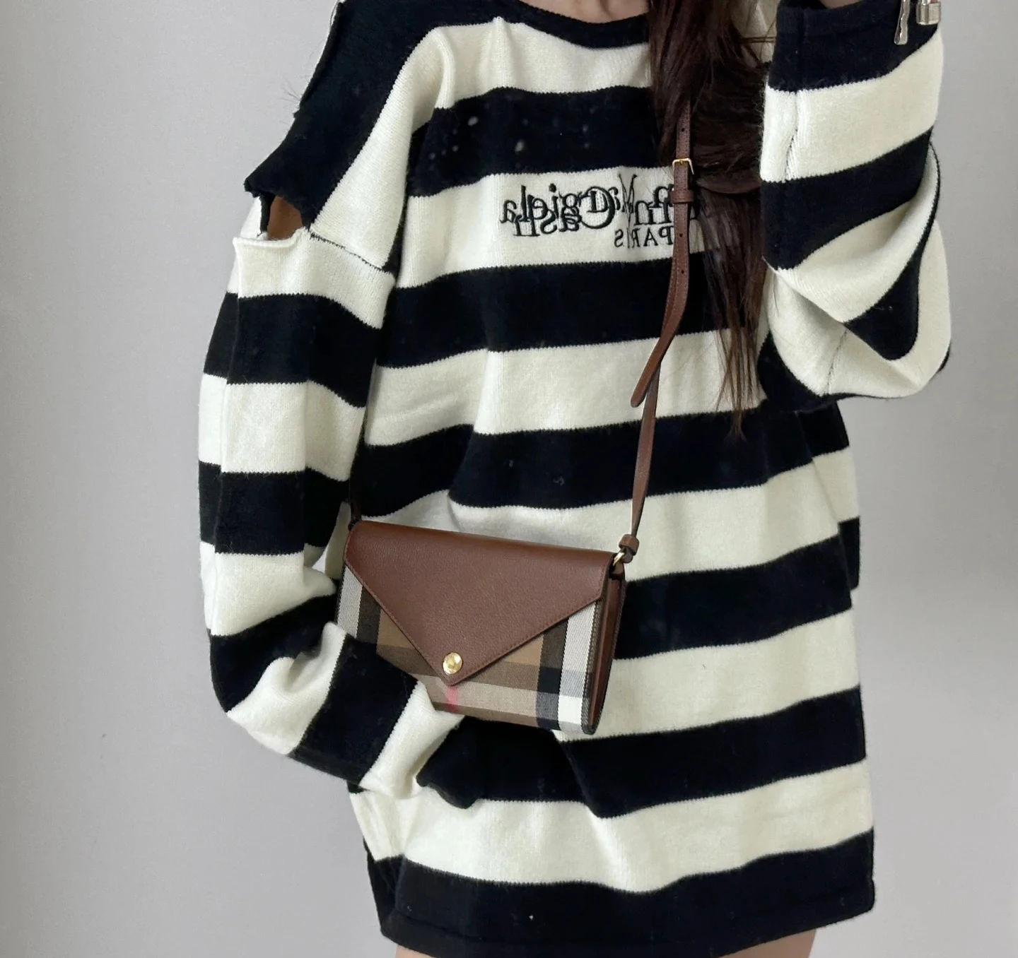 Burberry/博柏利 现货 女士棕色帆布配皮经典格纹斜挎包 80731581 商品