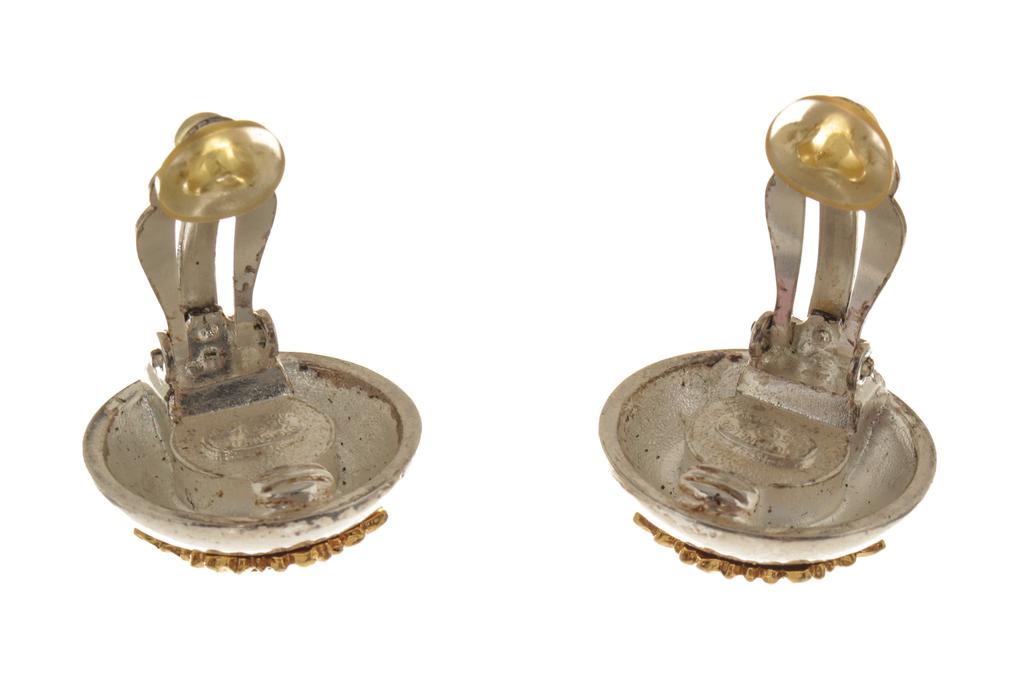 Chanel Splatter Gold & Silver Logo Earrings商品第2张图片规格展示