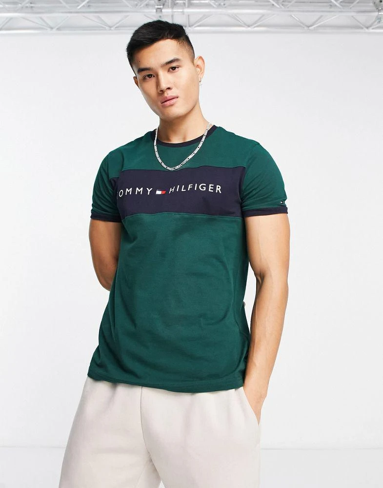 商品Tommy Hilfiger|Tommy Hilfiger lounge t-shirt with front stripe in dark green,价格¥345,第1张图片