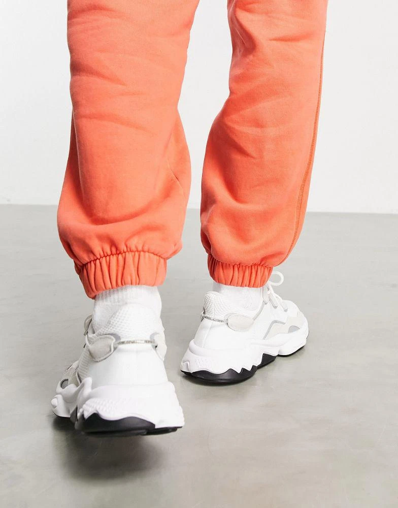 商品Adidas|adidas Originals Ozweego trainers in white,价格¥889,第3张图片详细描述