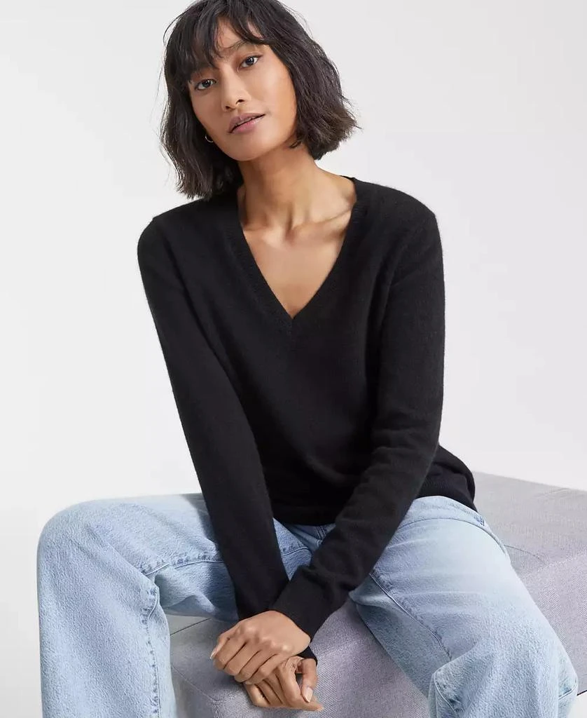 商品Charter Club|100% Cashmere Women's V-Neck Long-Sleeve Sweater, Created for Macy's,价格¥400,第1张图片