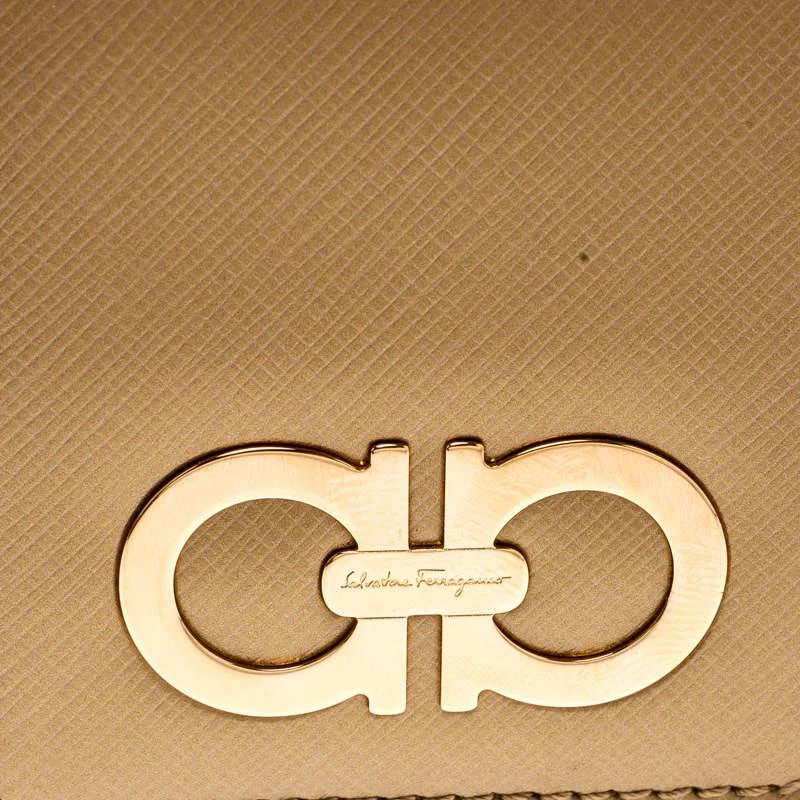 商品[二手商品] Salvatore Ferragamo|Salvatore Ferragamo Gold Leather iPhone 4 Case,价格¥754,第5张图片详细描述