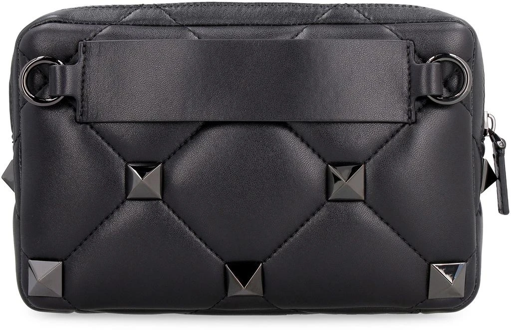 商品Valentino|VALENTINO GARAVANI - ROMAN STUD QUILTED LEATHER SHOULDER BAG,价格¥13177,第4张图片详细描述