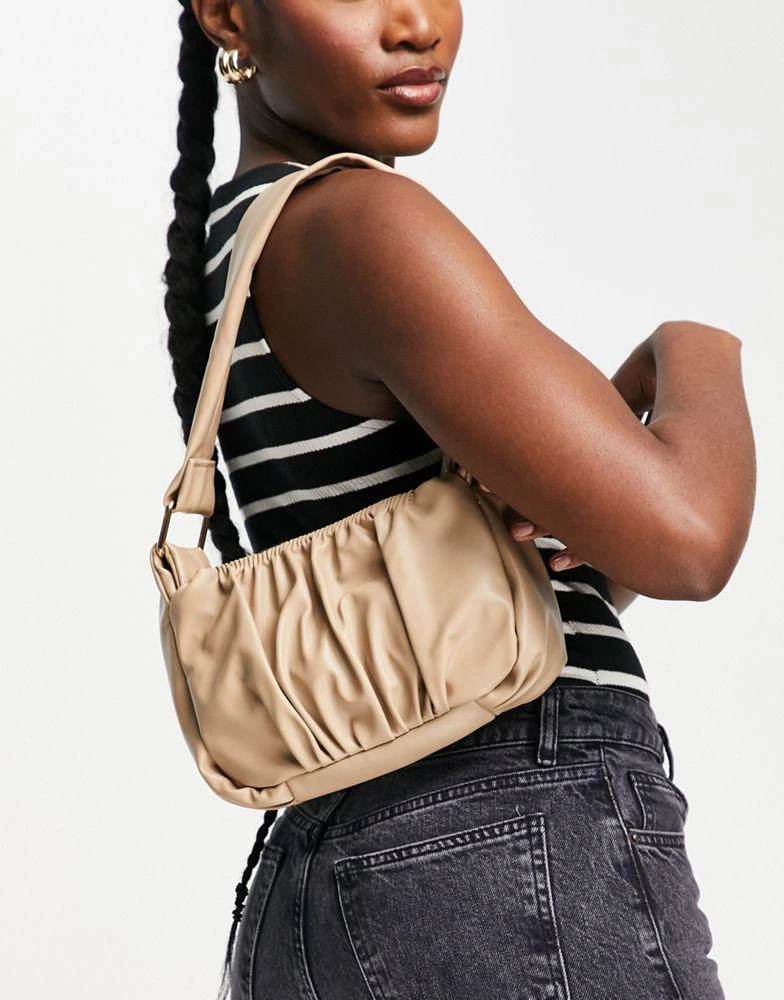 商品ASOS|ASOS DESIGN ruched 70s shoulder bag with hardware strap in beige,价格¥83,第1张图片