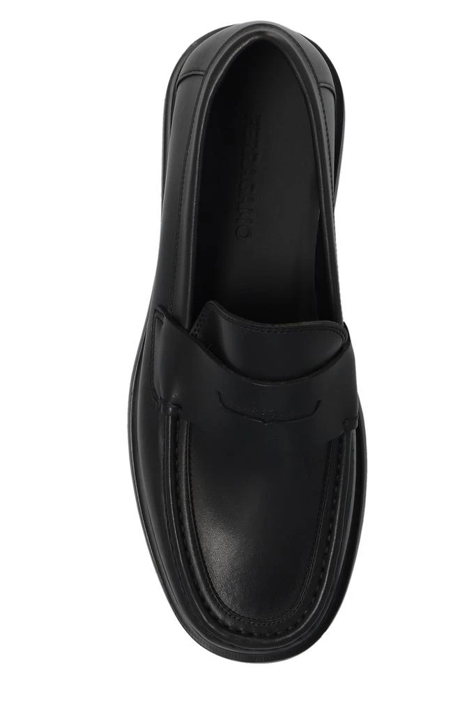 商品Salvatore Ferragamo|Ferragamo Logo Embossed Slip-On Loafers,价格¥3124,第4张图片详细描述