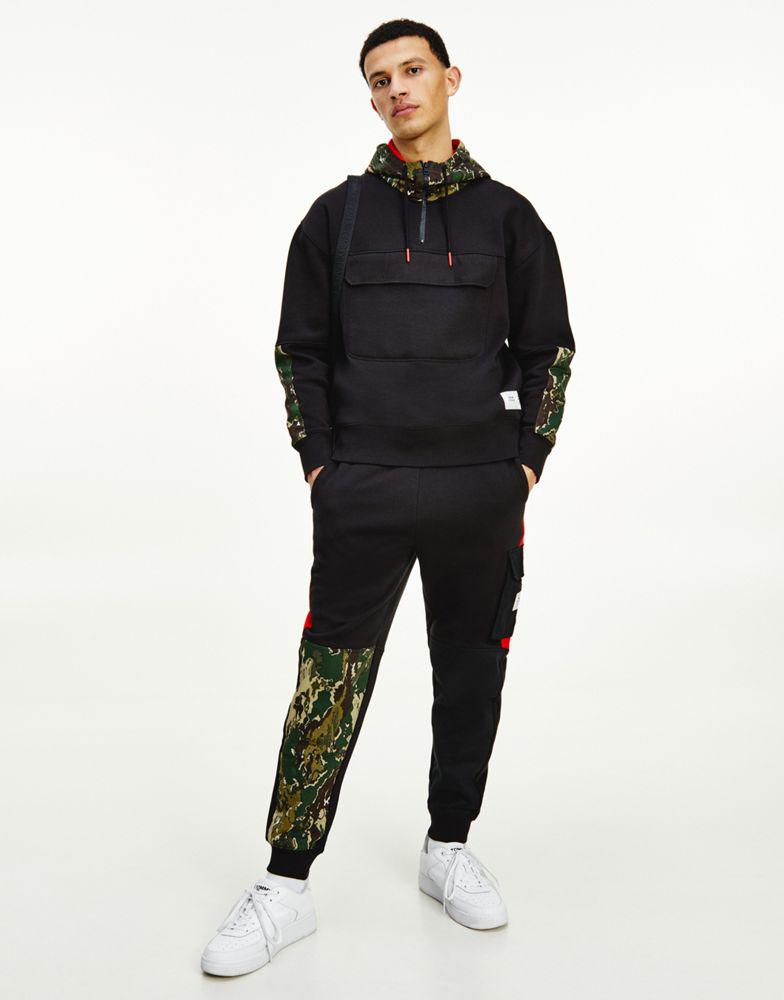 Tommy Jeans colourblock camo print hoodie in black商品第1张图片规格展示