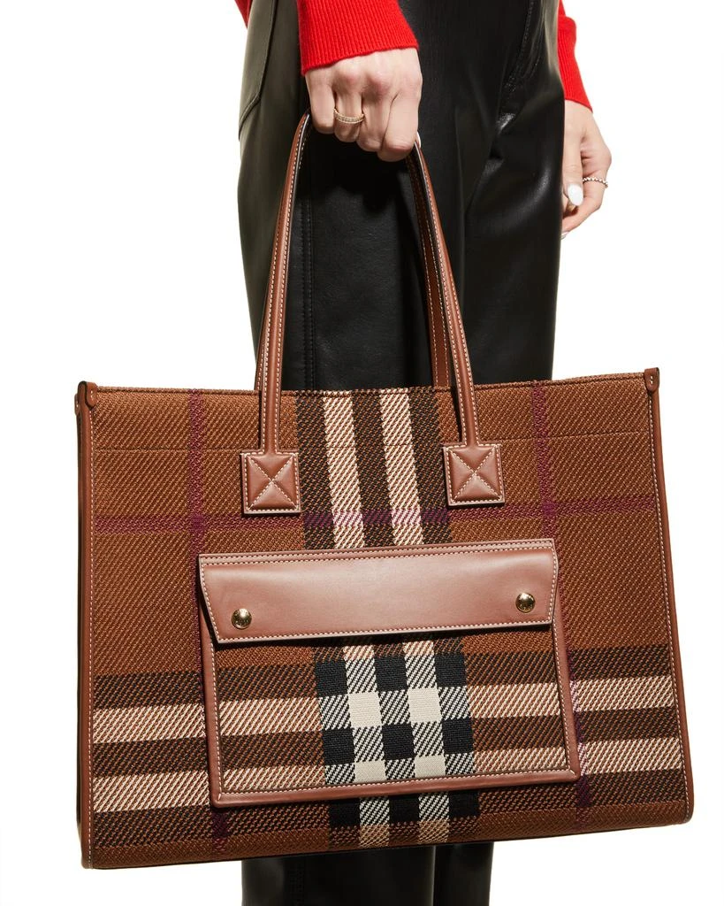 商品Burberry|Check Knit Pocket Tote Bag,价格¥14757,第5张图片详细描述