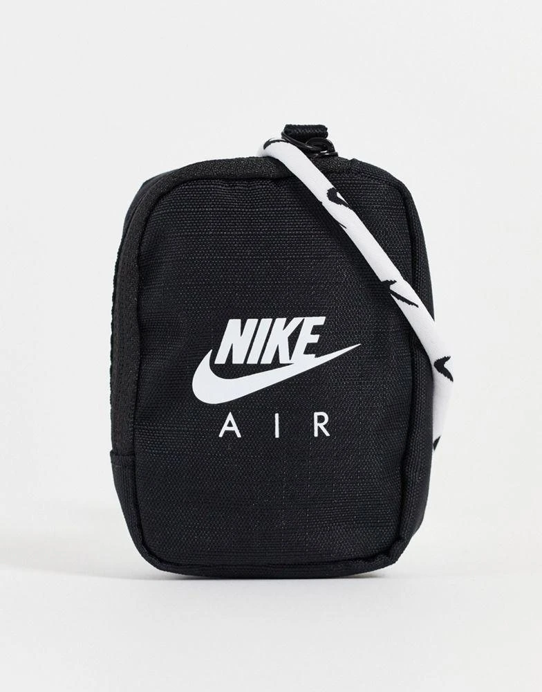 商品NIKE|Nike Lanyard small neck pouch in black,价格¥177,第1张图片