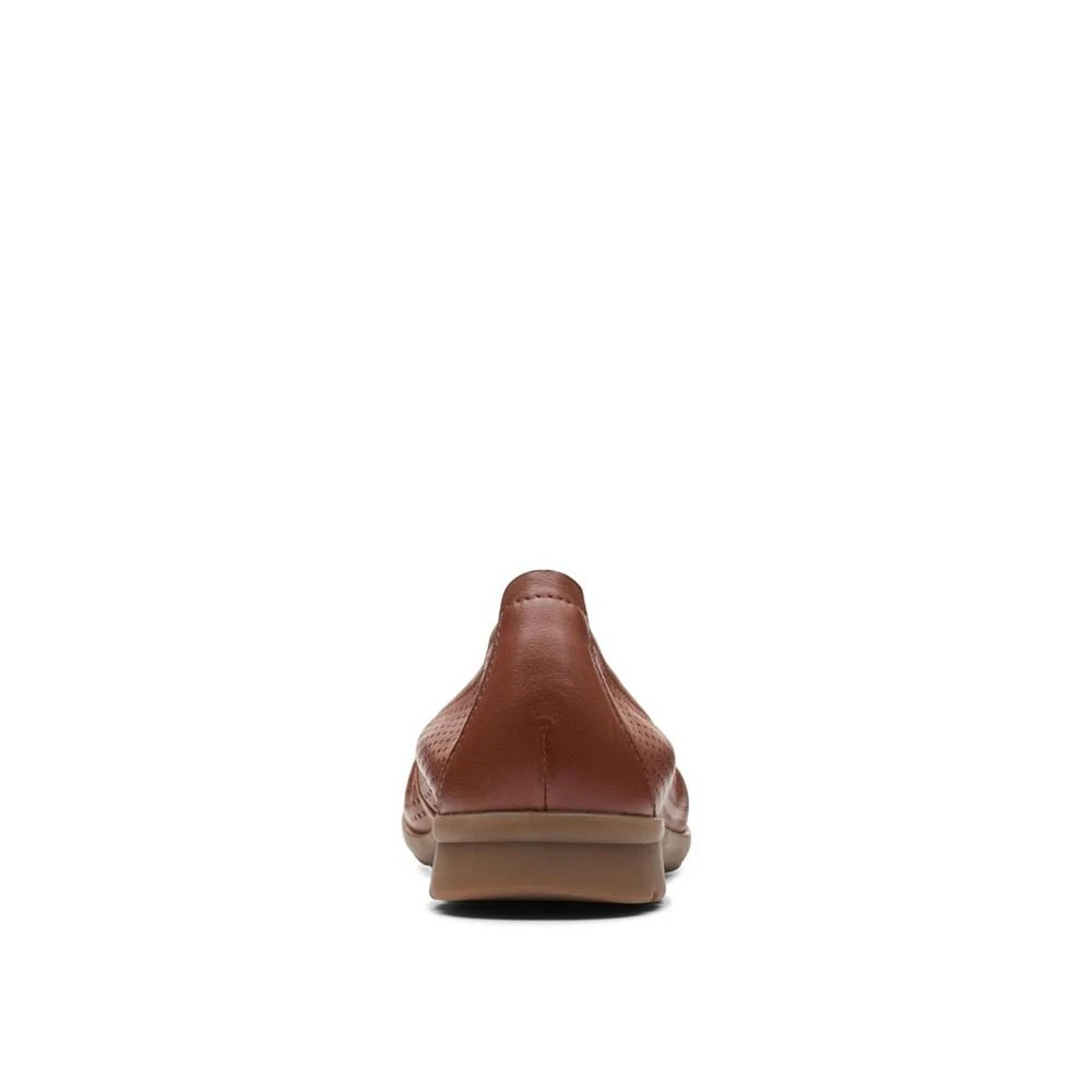 商品Clarks|Women's Collection Jenette Ease Perforated Flats,价格¥402,第5张图片详细描述