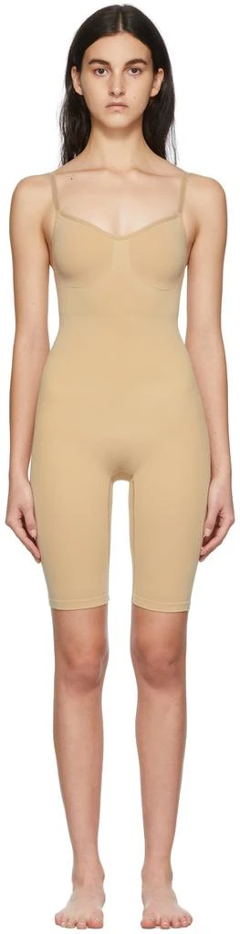 商品SKIMS|Beige Seamless Sculpt Sculpting Mid-Thigh Bodysuit,价格¥576,第1张图片