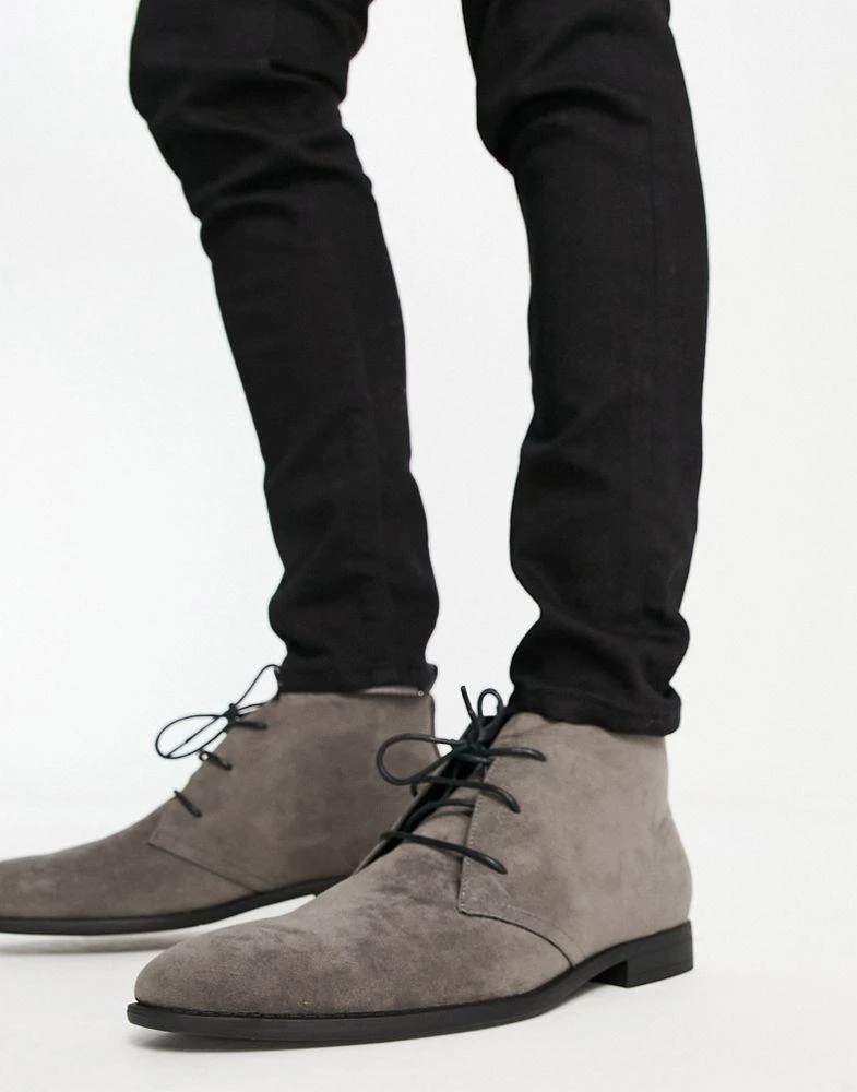 商品ASOS|ASOS DESIGN chukka boots in grey faux suede,价格¥299,第3张图片详细描述