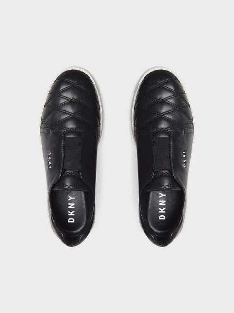 商品DKNY|Parker Quilted Nappa Wedge Slip On,价格¥599,第3张图片详细描述